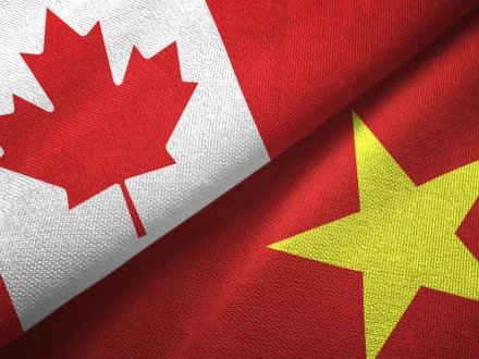 カナダとベトナムの貿易関係／国旗