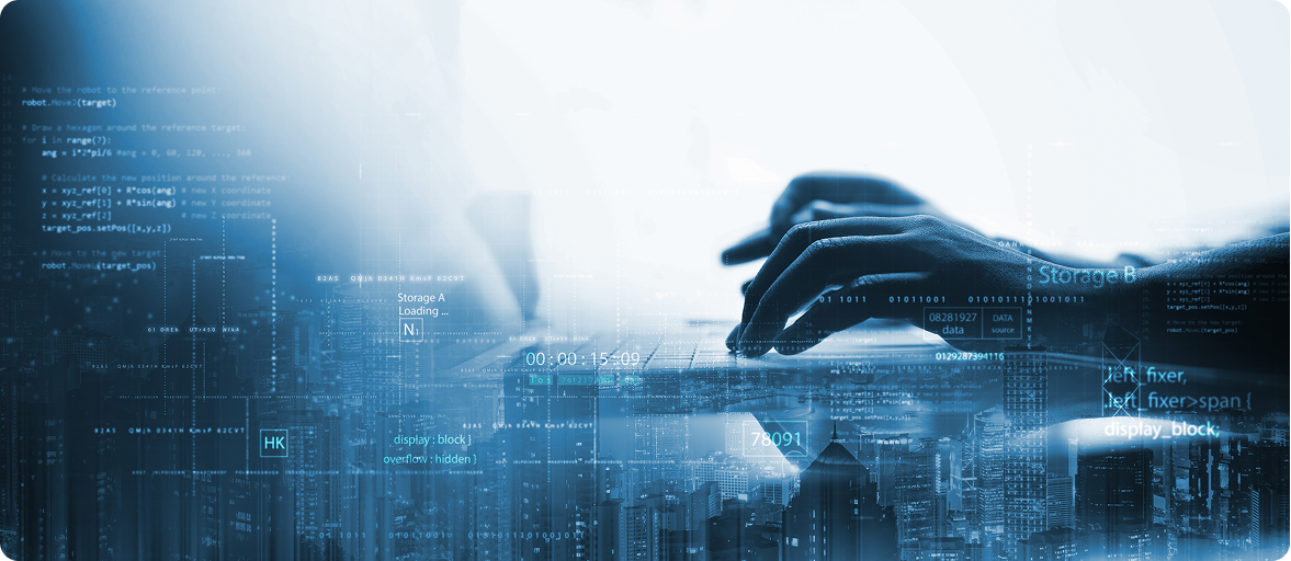 デジタル要素と都市景観を背景に、ノートパソコンのキーボードでタイピングする手のクローズアップ画像